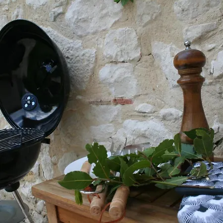 בית נופש Le Gite Du Lavoir Saint-Capraise-d'Eymet